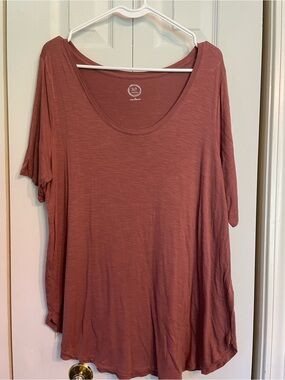 Maurices Scoop Neck Short Sleeve Tee in Dusty Rose